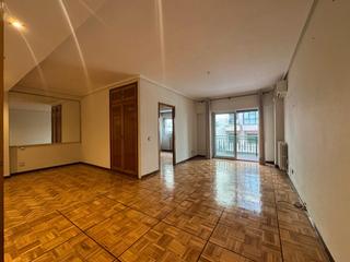 Piso  Calle de maudes. Vivienda exterior con terraza