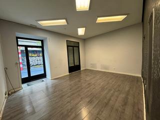 Location Local commercial  Calle de pizarro. Local reformado a pie de calle