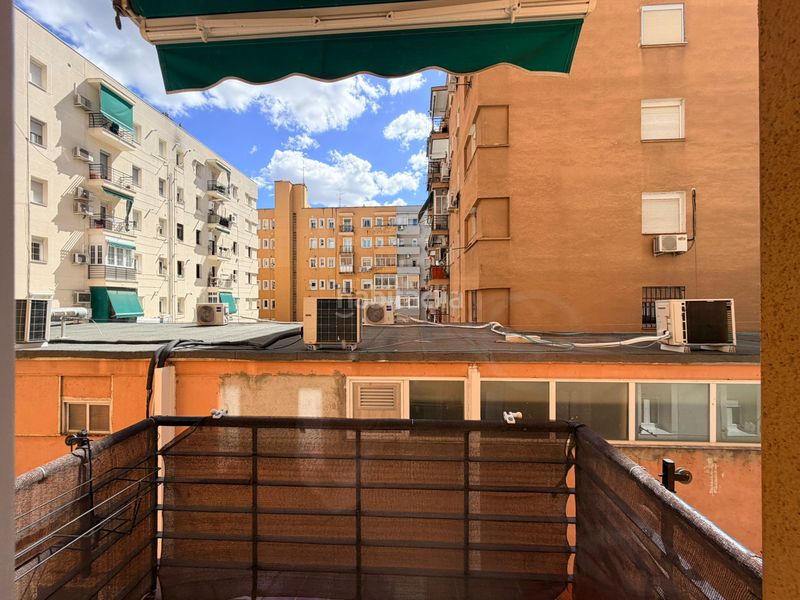 Foto a229d049-19bc-4713-bbc6-8f57eefe798d. Pis amb calefacció a Adelfas Madrid