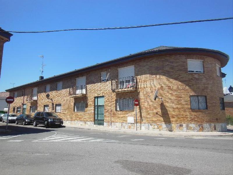 Foto 553a007e-26be-42bd-b86d-0c0b9d6a5b6b. Aparcament cotxe a Colmenarejo