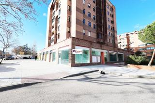 Lloguer Local Comercial a Primera Fase-Nuevo Tres Cantos. Estupendo local de una planta