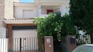 Casa a Esquivias. Gran chalet con piscina privada