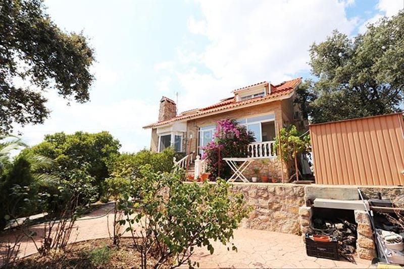 Foto eb2699fd-8d00-462b-a2dd-67ee597a8f98. Casa chalet con bonitas vistas en Cerro Alarcón Valdemorillo