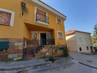 Edificio en Torrelaguna. 4 casas adosadas