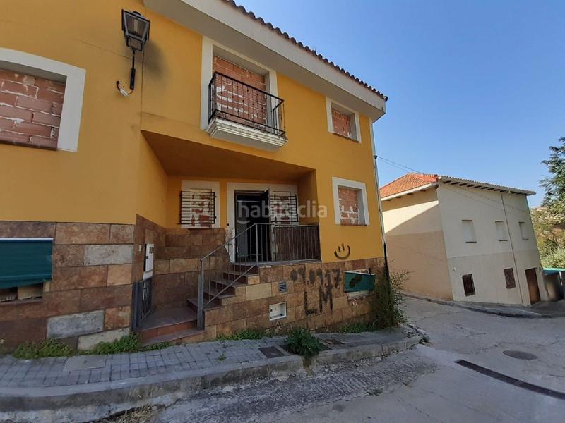 Foto f6ae46c1-ad08-4c4d-891a-9a32c9e9c8ed. Edificio 4 casas adosadas en Torrelaguna