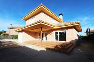 Rent House in Colmenarejo. Gran chalet independiente