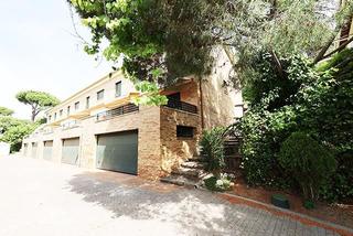 Haus in Manzanares el Real. Estupendo chalet adosado