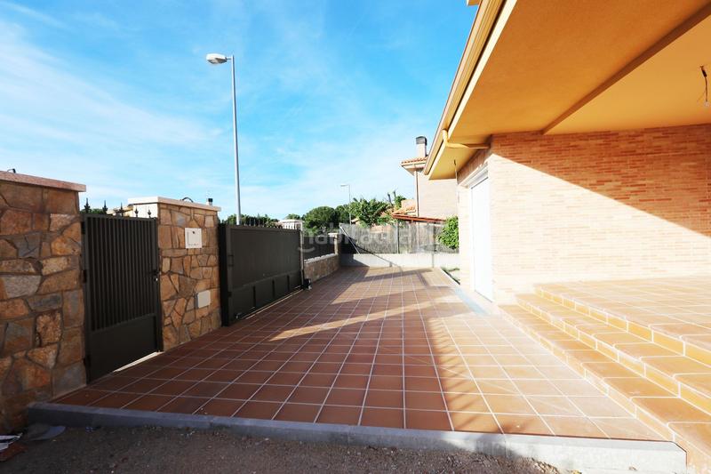 Foto 40c46d9e-0ece-4834-a7e1-ee72901966fc. Alquiler casa gran chalet independiente en Colmenarejo