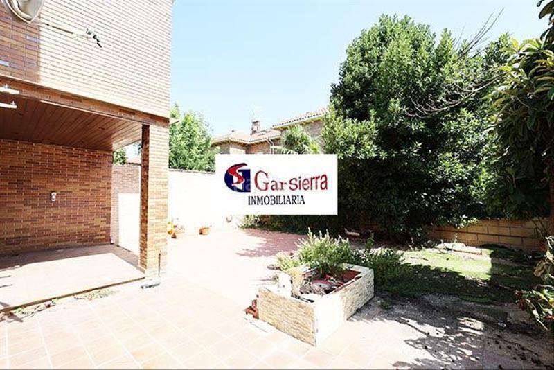 Foto 7f6b7b2d-4dd9-4bf9-87f9-3513d0bbc490. Haus mit heizung in Los Robles Seseña