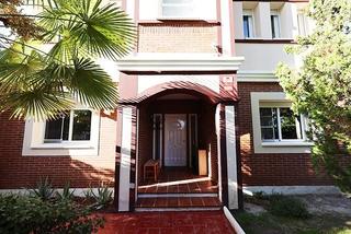 Haus in Colmenar del Arroyo. Gran chalet independiente