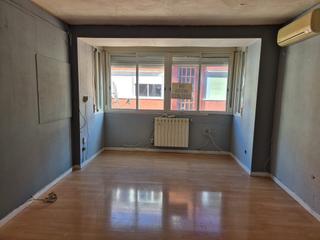 Piso en Parque Lisboa-La Paz. Estupendo piso de 3 dormitorios