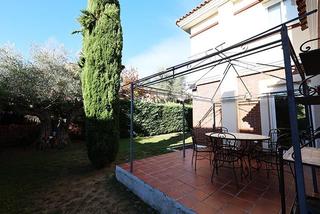 Casa en Colmenar del Arroyo. Gran chalet independiente