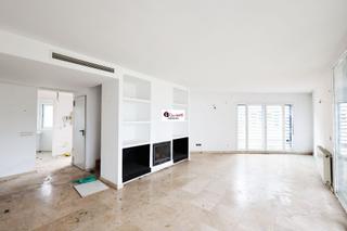 Maison à Nuevo Aranjuez-Ciudad de las Artes. Estupendo chalet adosado en urbanización con piscina