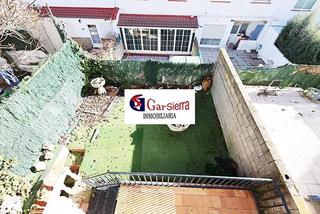 Casa a Los Ángeles de San Rafael. Gran chalet adosado