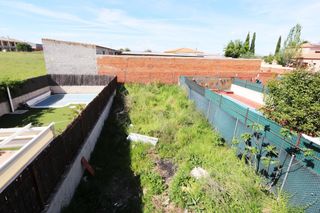 Haus in Erustes. Chalet adosado en casco urbano