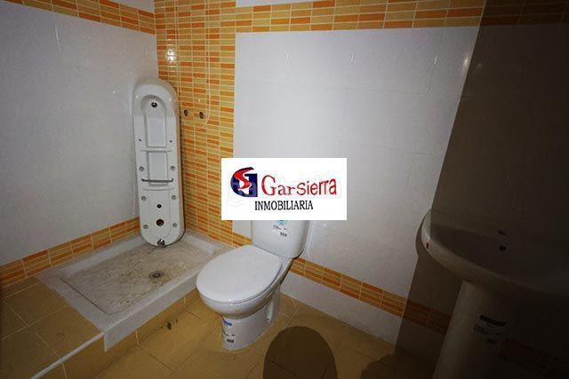 Foto 135dff3c-7d27-4b7d-8059-f72fcc557f93. Edifici a Tiemblo (El)