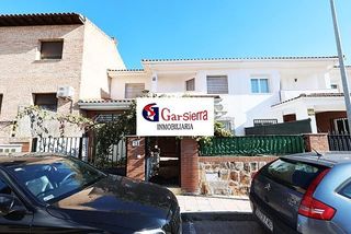 Casa en Esquivias. Gran chalet con piscina privada