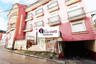 Building in Tiemblo (El). Gran edificio