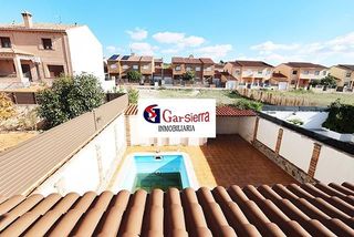 Casa a Esquivias. Gran chalet con piscina privada