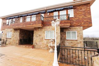 Casa en Colmenarejo. Gran chalet independiente