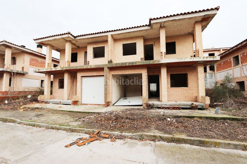 Foto a898009b-87a2-4f3c-80f8-1363ca13d616. Edificio gran chalet en Nombela