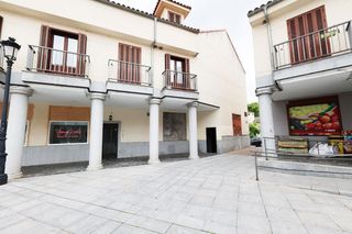 Locale commerciale in Venturada. Gran local