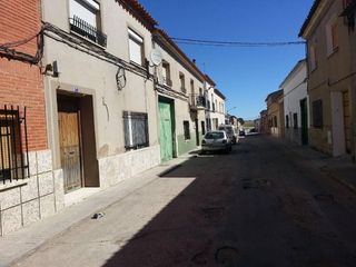 Casa a Puebla de Almoradiel (La). Chalet adosado en casco urbano