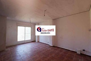 Casa a Erustes. Chalet adosado en casco urbano