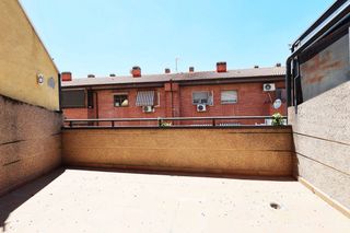Duplex in Velilla de San Antonio. Gran duplex