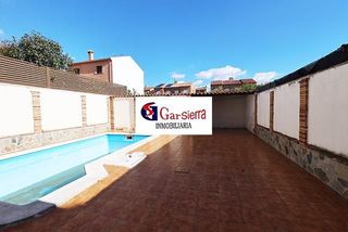 Casa a Esquivias. Gran chalet con piscina privada