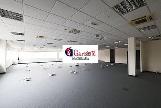 Büro in Rivas Futura. 20 plazas de garaje