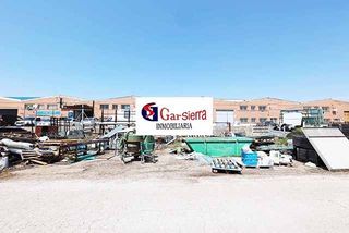 Nau industrial a Camarma de Esteruelas. Gran nave