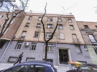 Etagenwohnung in Ventas. Estupendo apartamento