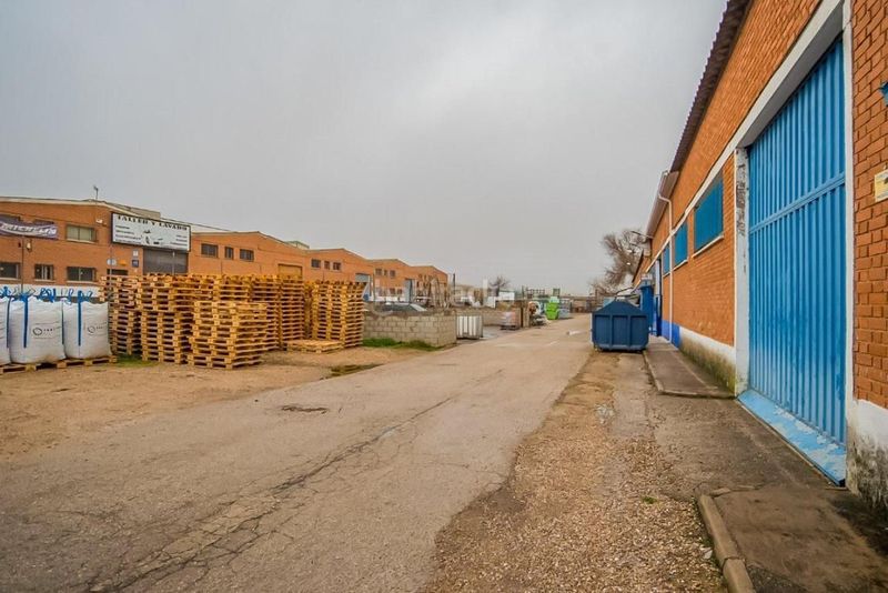 Foto e4bd39f8-6e24-4818-9775-8332e845145d. Fabrikhalle in Camarma de Esteruelas