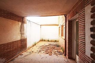 Casa in Cadalso de los Vidrios. Chalet adosado en casco urbano