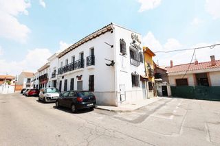 Building in Torres de la Alameda. Estupendo edificio