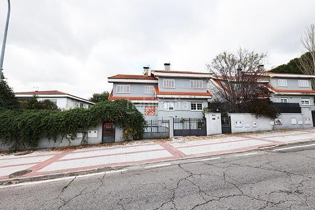 Foto 5312b430-d246-407b-9dea-10ac9154be04. Casa amb calefacció piscina a Centro Moralzarzal