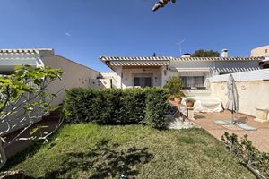 Xalet  Calle juan de mena-campoamor 4. Mini chalet en la zona de las villas, campoamor