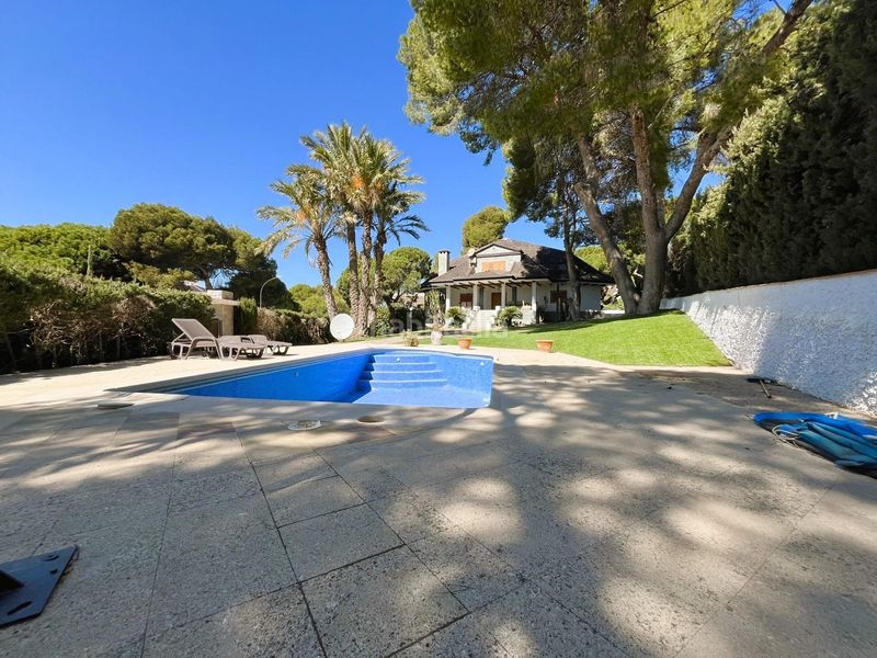 Foto c52b2d8f-b4e8-4c23-96f3-caf8f2605ef0. Xalet amb piscina a Campoamor Orihuela
