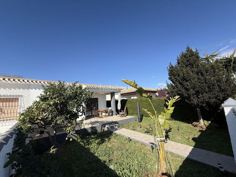 Foto 1501017b-90c0-4c6b-a1da-3a4659c24ba6. Casa amb calefacció piscina a Campoamor Orihuela