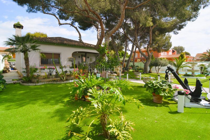 Foto 5381fe3c-c967-4856-ab4f-416b9412f129. Chalet en calle pablo neruda 2 en Campoamor Orihuela