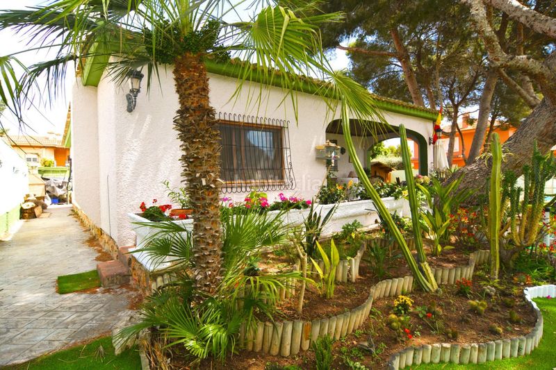 Foto 94a4321b-eff6-4555-a9ff-1dbe162e4048. Chalet en calle pablo neruda 2 en Campoamor Orihuela