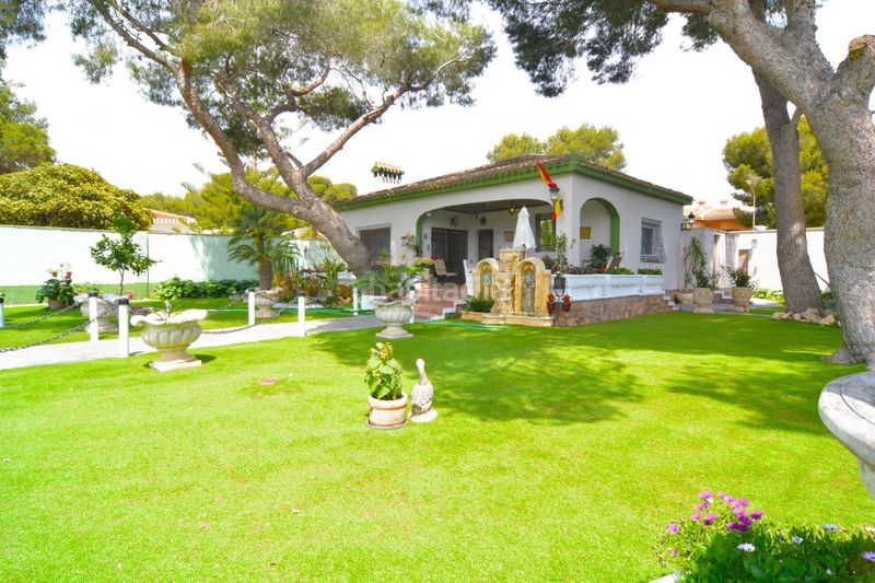 Foto 969e4026-b243-4dc4-88da-673224905975. Chalet en calle pablo neruda 2 en Campoamor Orihuela