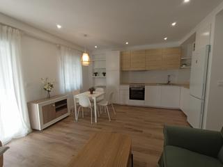 Location Appartement à Ensanche-Diputación. Se alquila coqueta vivienda reformada con muebles de diseño a es