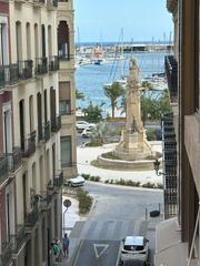 Location Appartement à Ensanche-Diputación. Vivienda reformada con muebles nuevos de alquiler al lado del pu