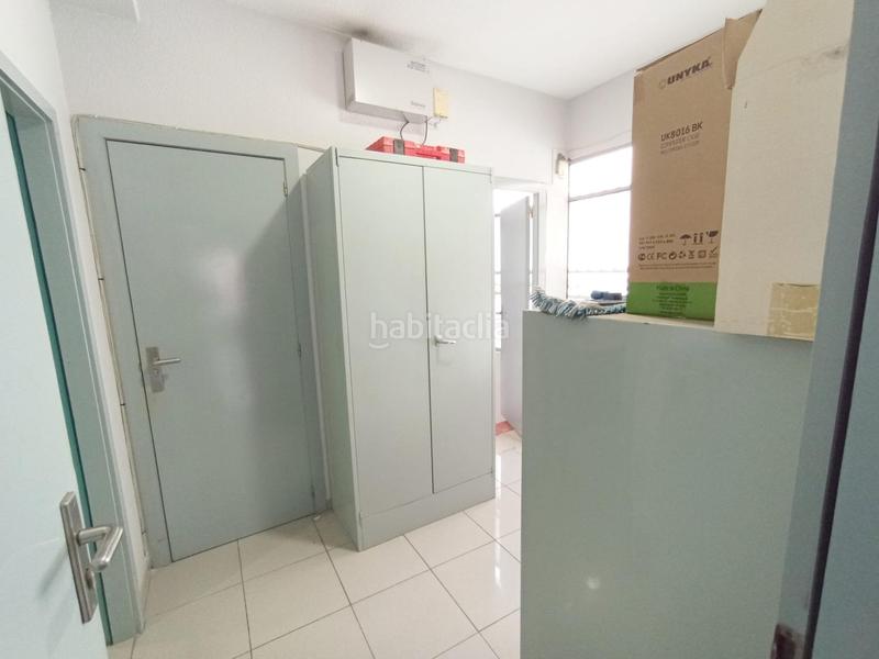 Foto 29542950-ad6c-4558-bab5-f5b2ea3f80ac. Local comercial se vende local comercial en chaflan en las cigarreras en Alicante