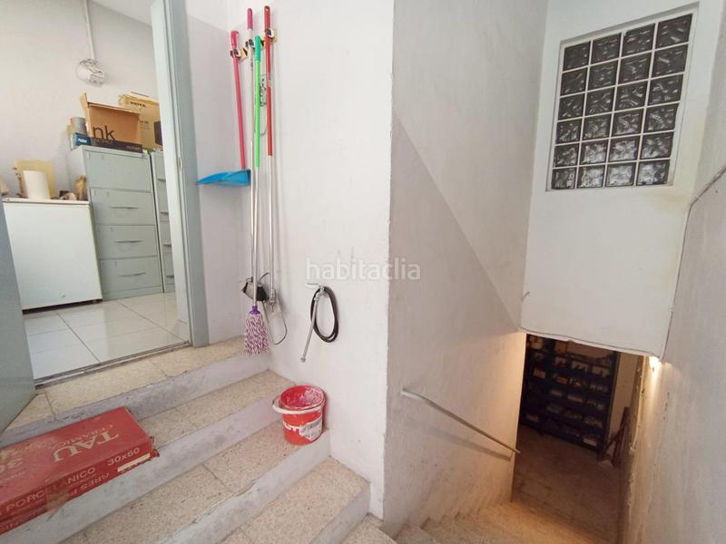 Foto 9b790800-7a99-4610-a686-ded6902cd18f. Local comercial se vende local comercial en chaflan en las cigarreras en Alicante