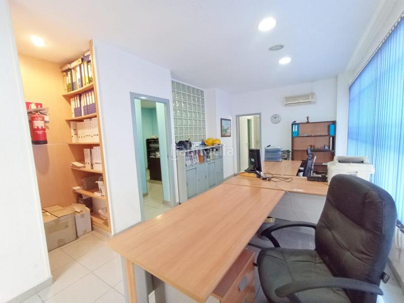 Foto d4941da4-0544-4d4d-9dd3-abe8ce4f3f3e. Local comercial se vende local comercial en chaflan en las cigarreras en Alicante