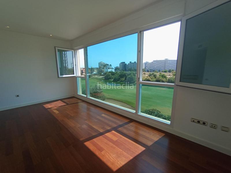 Foto 2247f6ac-8f77-49c9-a718-bf45df5dbe7e. Chalet con parcheggio in Alicante golf Alicante