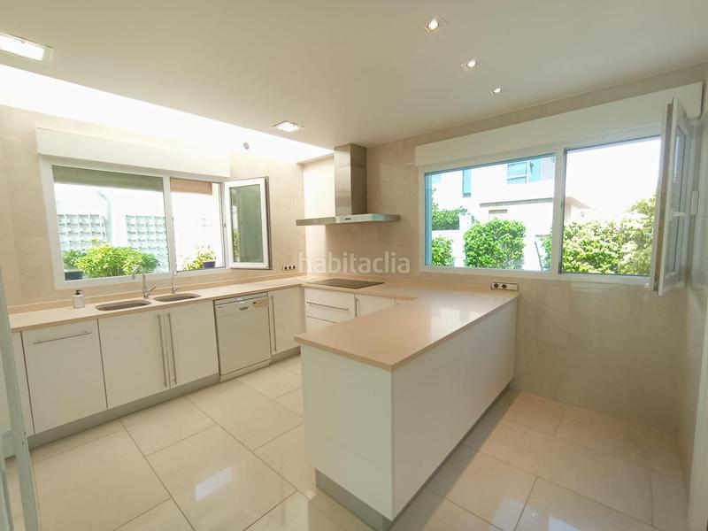 Foto 73af0e2a-0ac3-4065-a7bf-cdd7468b6765. Chalet con parcheggio in Alicante golf Alicante